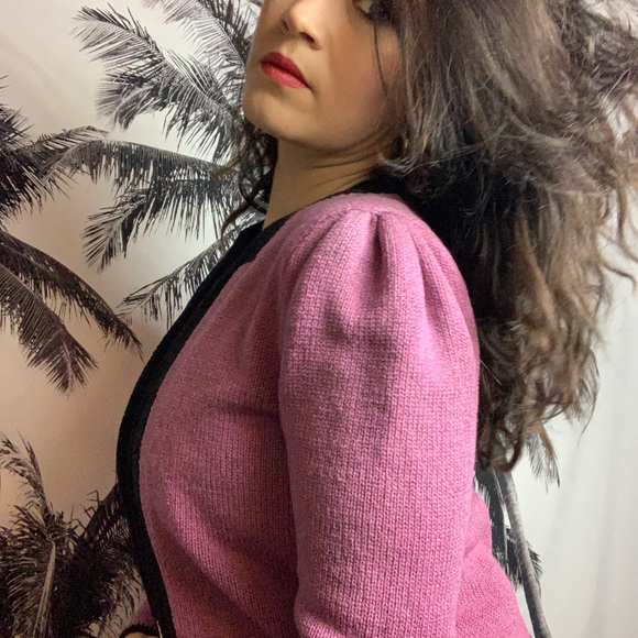 Adorable VINTAGE Cardigan - Picture 3 of 12